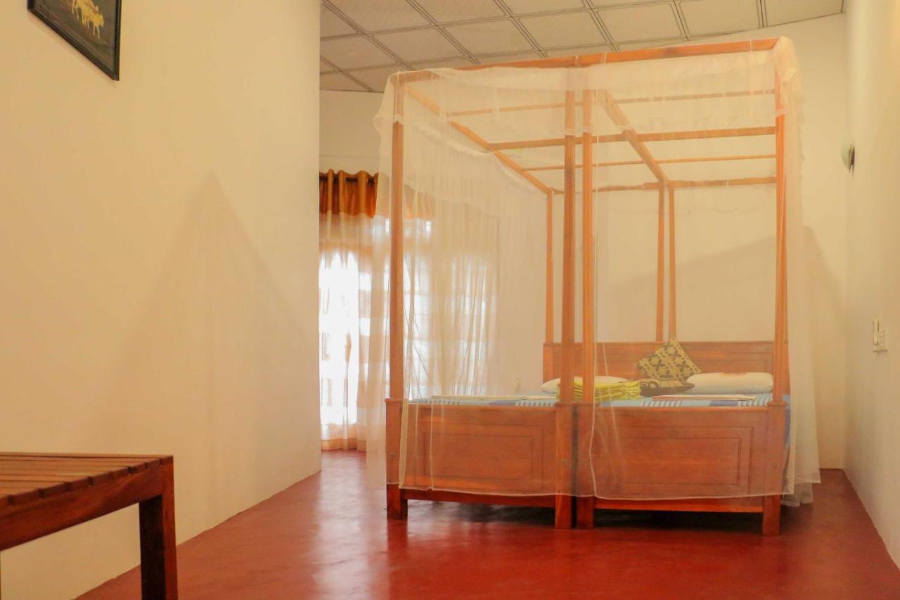 Julia Safari Inn ティッサマハーラーマ エクステリア 写真